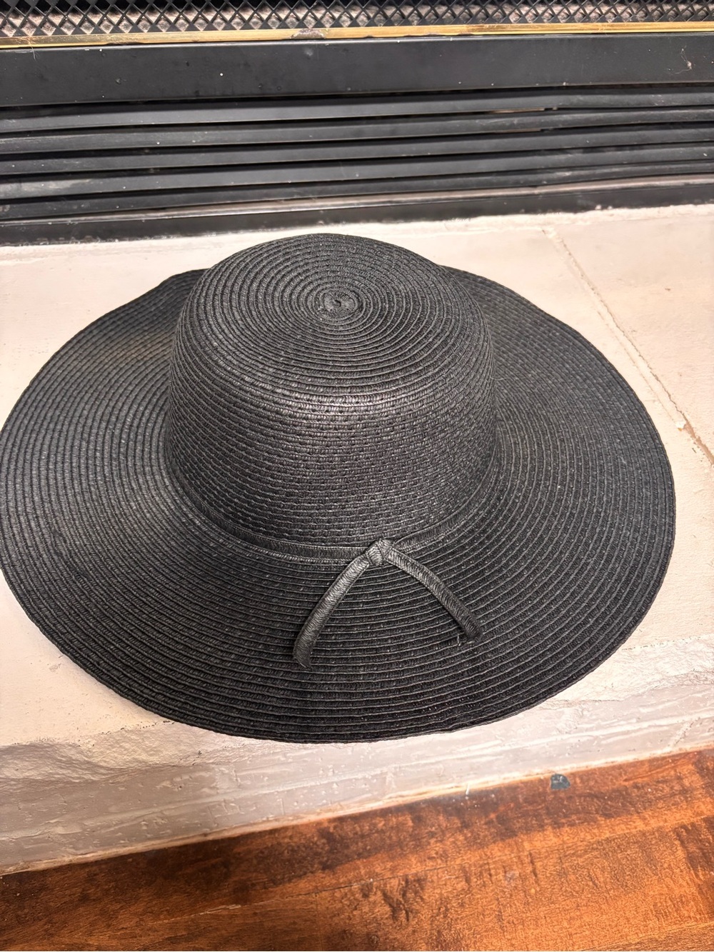 Time and Tru Black Wide-Brim Straw Sun Hat with Knot Band